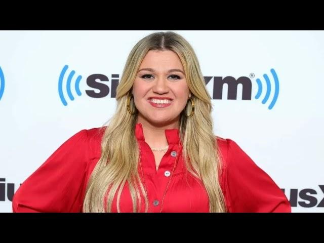 Kelly Clarkson showcased slim figure in red after weight loss#news #viralnews #celebrity #youtube [8aba2c580]