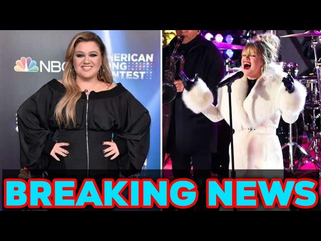 Scame! Secret News! Kelly Clarkson Wows in Weight Loss Reveal?Rockefeller Tree Lighting Turns Heads! [9b95b636a]