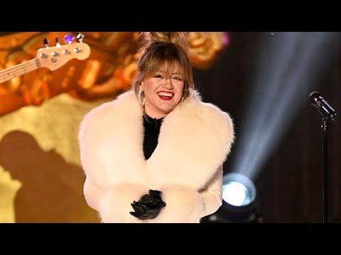 Kelly Clarkson Shows Off jaw-dropping Weight Loss During Rockefeller Center Tree Lighting [cf30802b1]